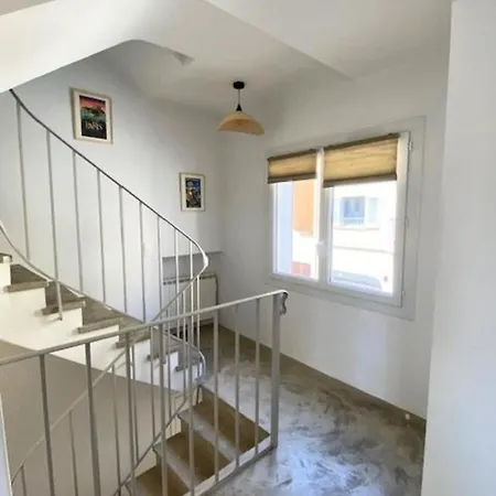 Vakantiehuis Spacious House With Balcony