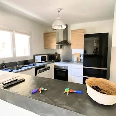 Spacious House With Balcony Feriehus