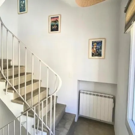 Spacious House With Balcony 펜션 *