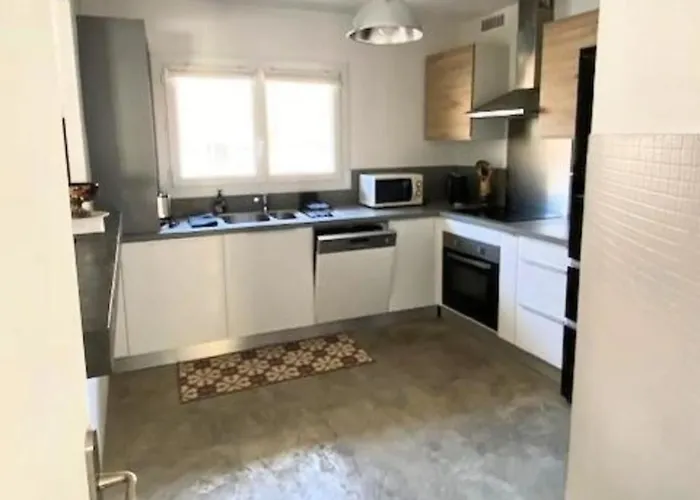 Spacious House With Balcony * سانت ماكسيم