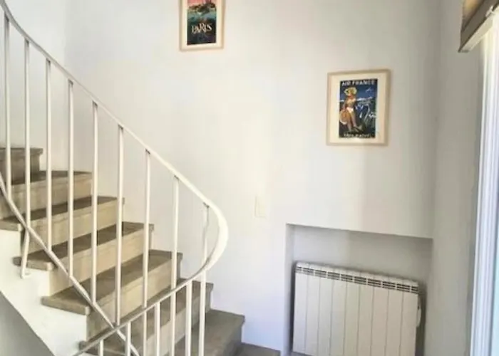 Spacious House With Balcony بيت للعطل *